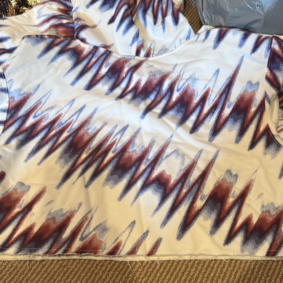 NWOT FREE PEOPLE movement halftime printed crop hoodie in blue wine size XS - Picture 8 of 8
